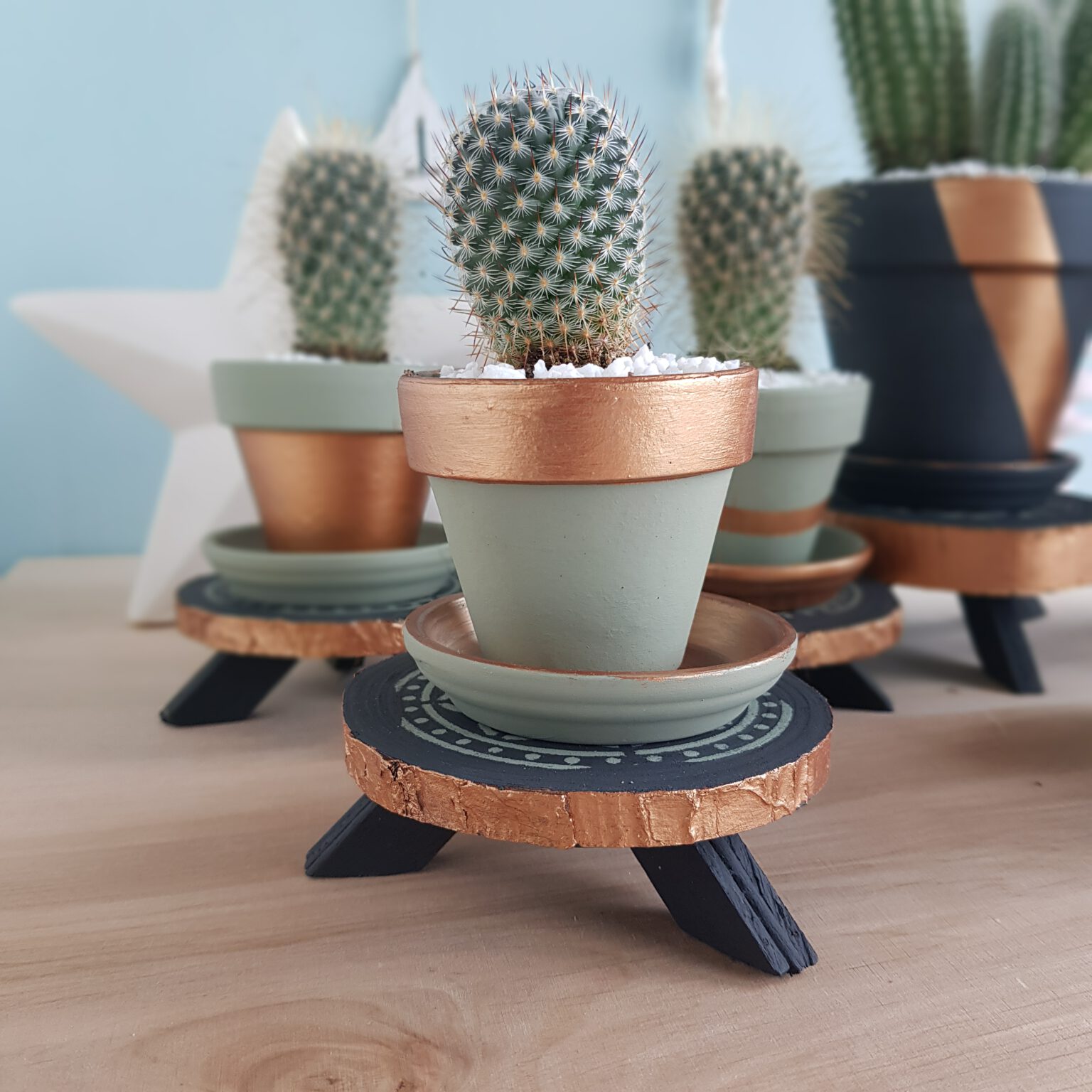 Mini Blumenständer aus Holzscheiben selber machen