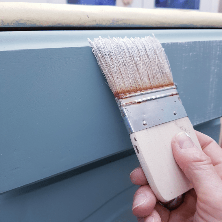 Küchenbuffet streichen mit Kreidefarbe Holz bleichen und DRY Brushing